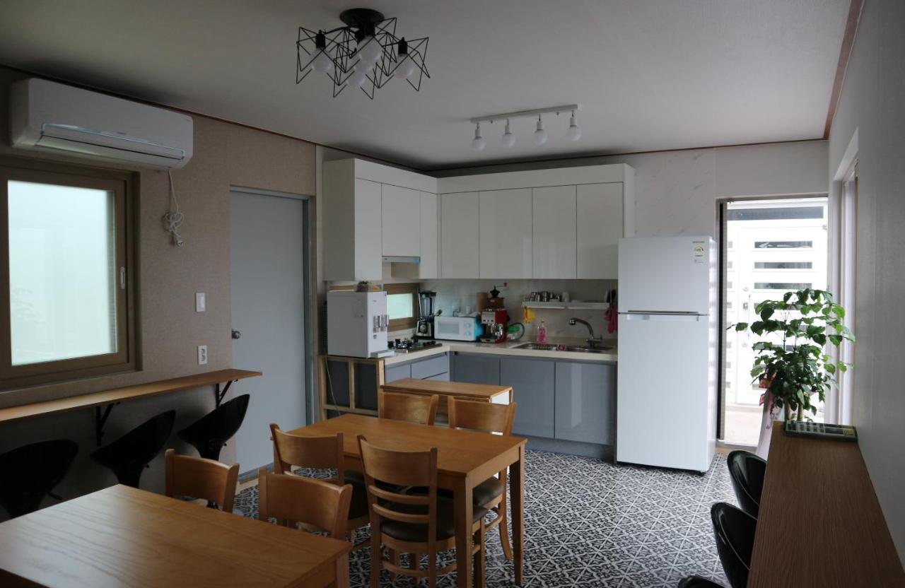 Blue Island Guesthouse Seogwipo Ngoại thất bức ảnh
